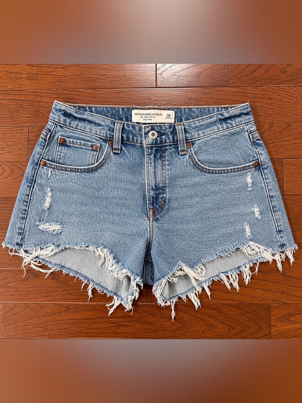 Abercrombie & Fitch The Mom Short Denim Shorts | Size 28